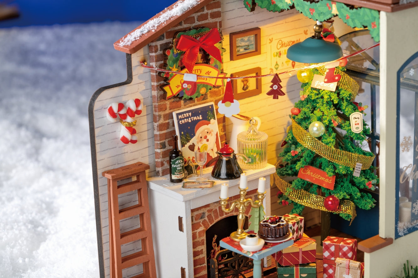 CHRISTMAS SNOW HOUSE 3-D WOODEN MINIATURE KIT