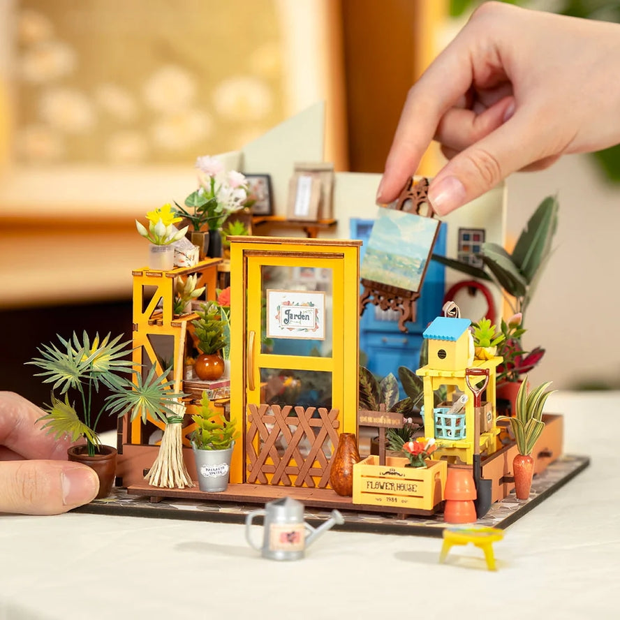 CATHY'S FLOWER HOUSE 3-D WOODEN MINIATURE KIT