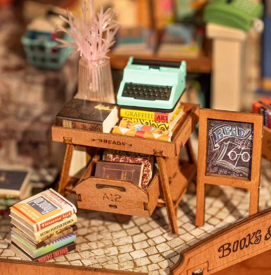 CORNER BOOKSTORE 3-D WOODEN MINIATURE KIT